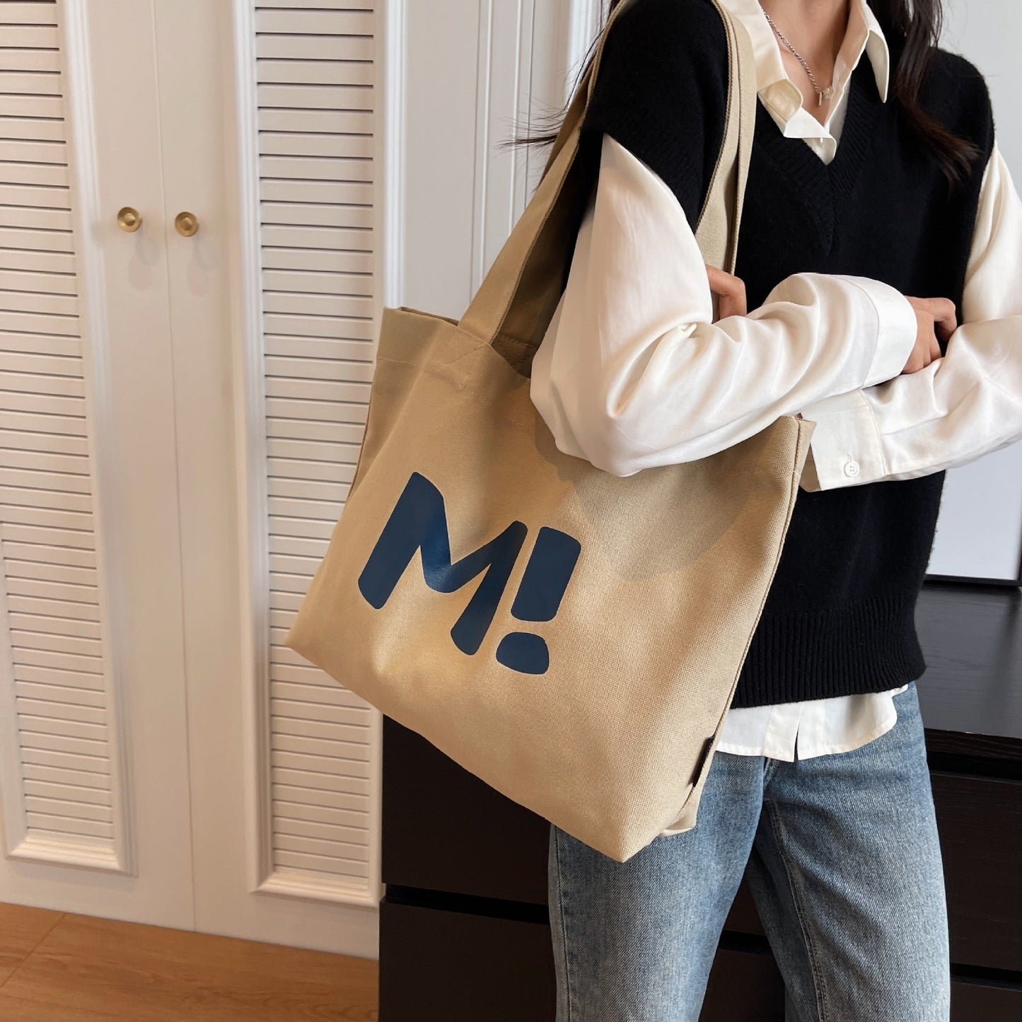 Eco-Friendly Canvas Tote Bag for Sustainable Living